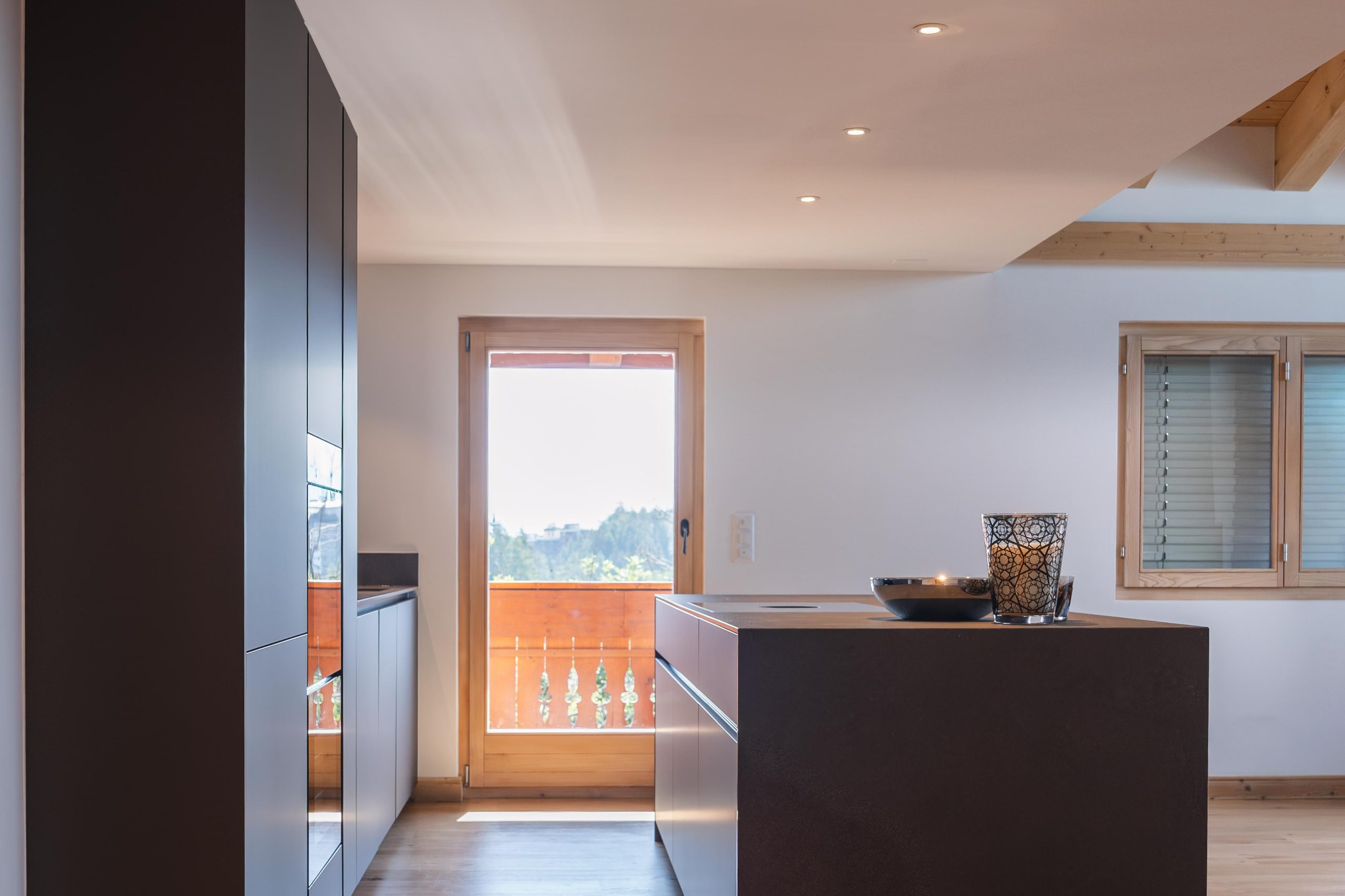 Cuisine Toebac sur mesure dans un chalet rénové à Crans Montana