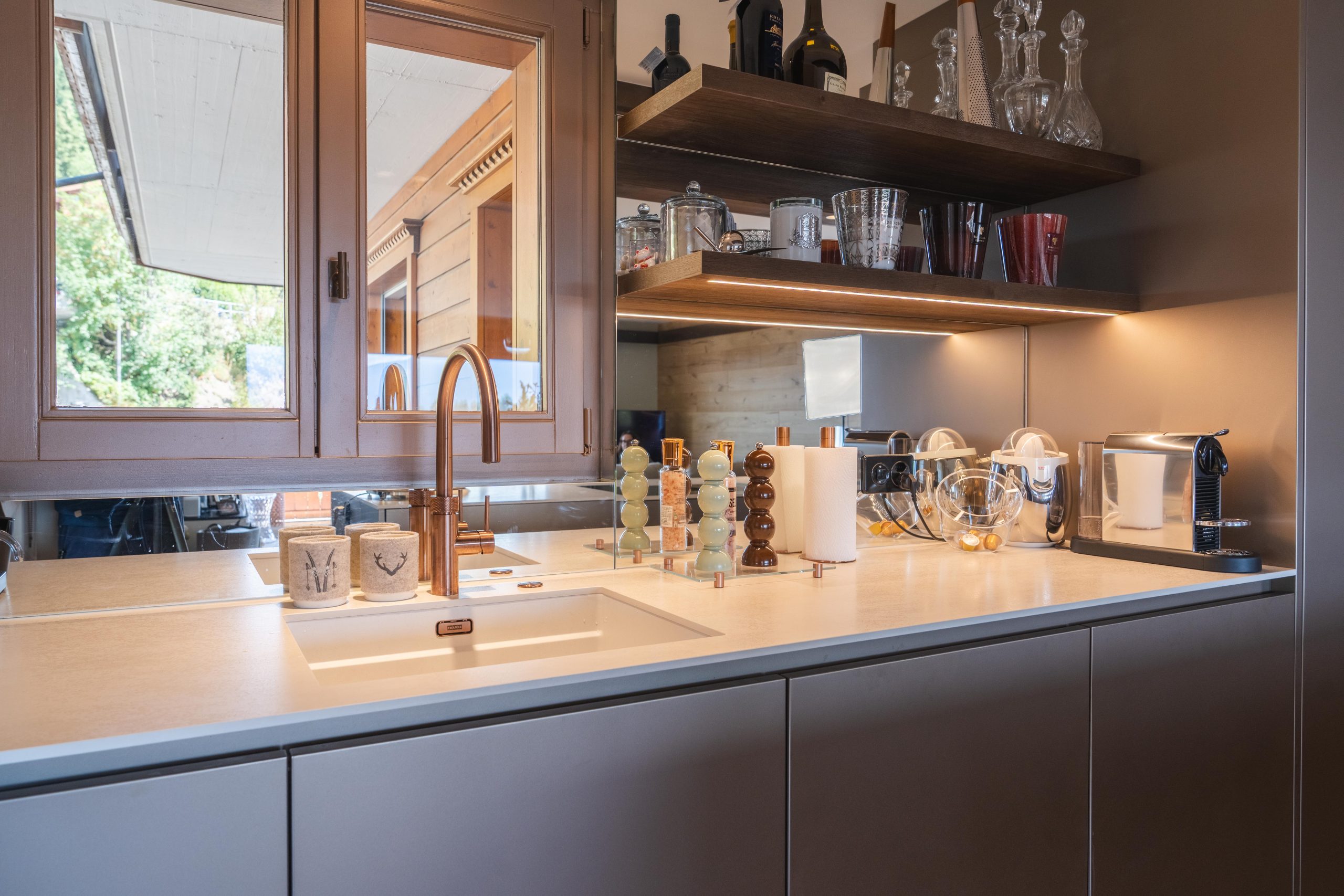 Évier Franke et robinet Quooker Cuivre sur plan de travail Neolith Iron Frost, cuisine Cleti