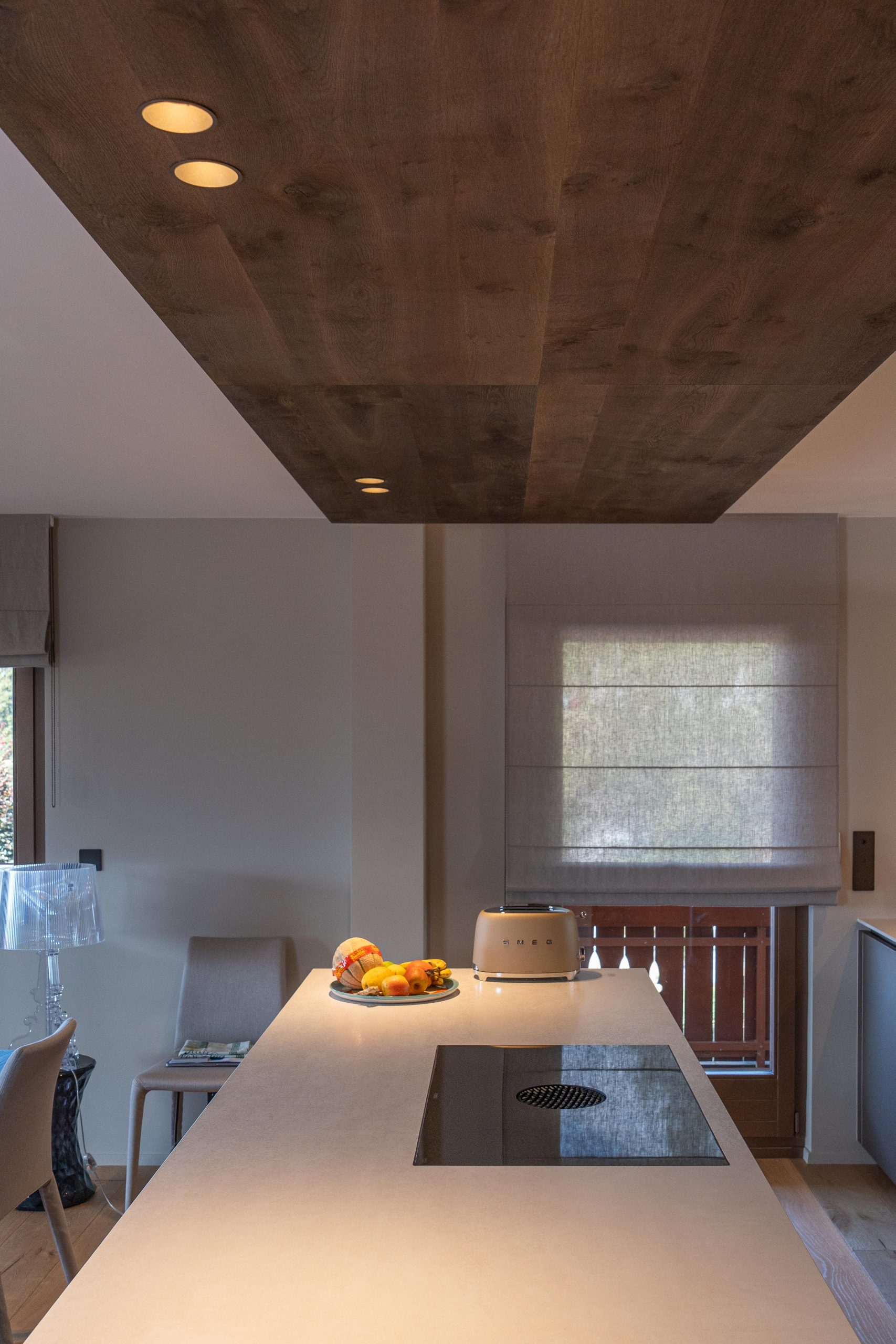 Îlot de la cuisine Cleti avec plan de cuisson Bora et plan de travail Neolith Iron Frost
